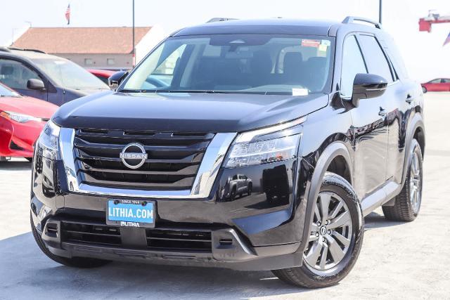 2022 nissan pathfinder sv