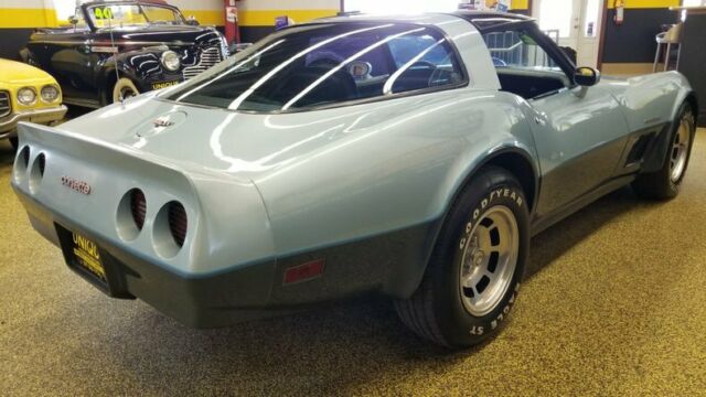 1982 chevrolet corvette! t-tops very clean! trades?
