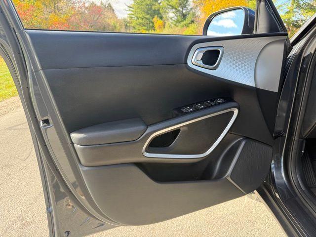 2022 kia soul lx