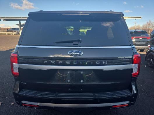 2022 ford expedition xlt