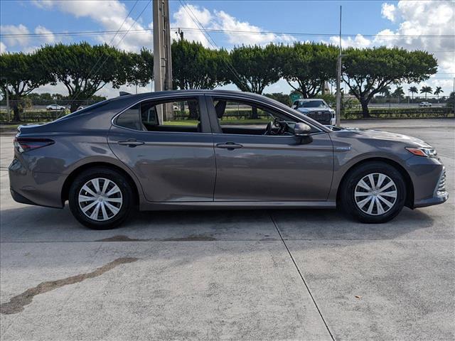 2021 toyota camry le