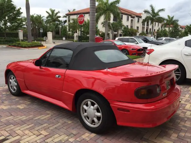 mazda mx-5 miata convertible showcar 5-speed low miles clean autocheck stunning!