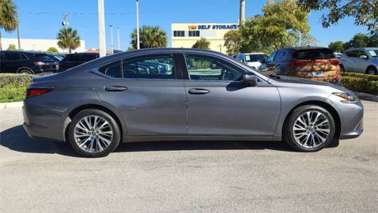 2019 Lexus ES