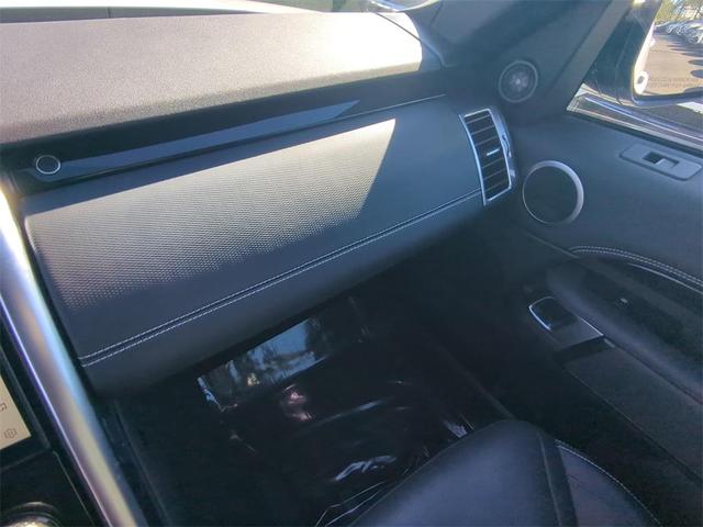 2023 land rover discovery p300 r-dynamic s