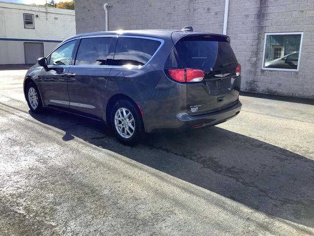 2023 chrysler voyager lx