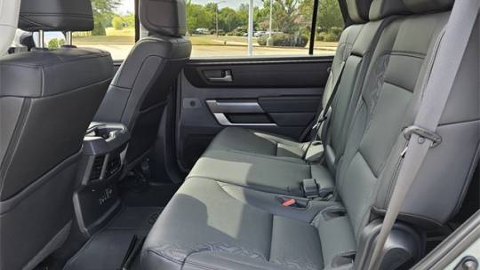 2024 toyota sequoia sr5