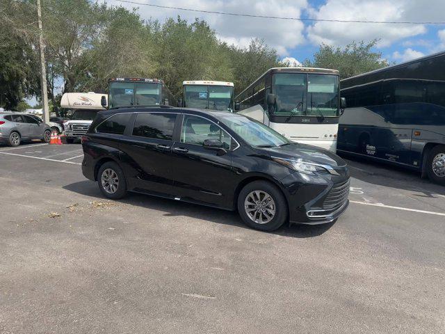 2023 toyota sienna xle 8 passenger