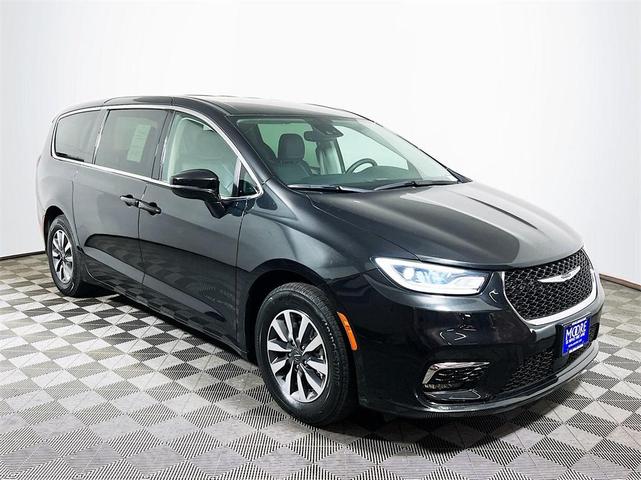 2022 chrysler pacifica hybrid touring l