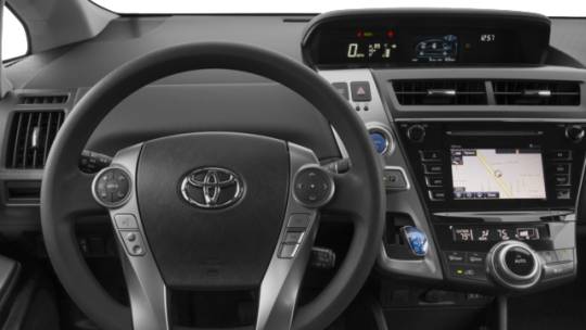 2017 Toyota Prius v (+)