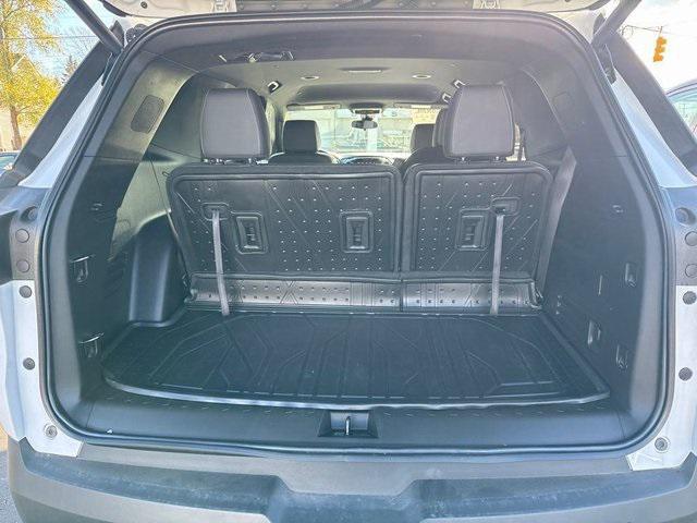 2023 chevrolet traverse lt leather