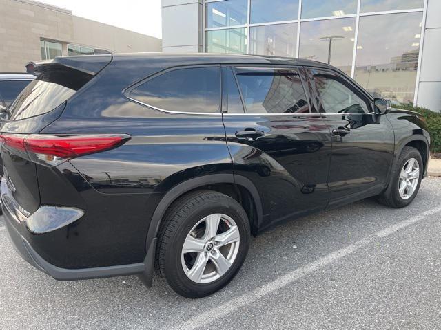 2021 toyota highlander le