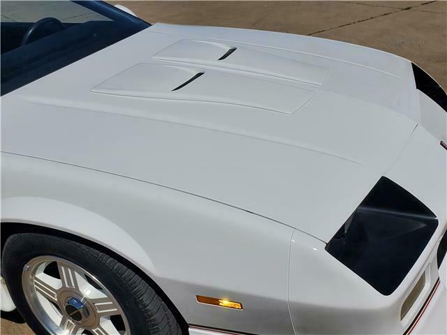 chevrolet camaro white with 21,429 miles, for sale!