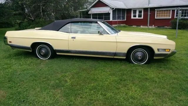 1972 ford ltd convertable (rare factory air )** no reserve**