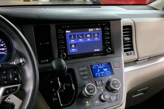 2018 toyota sienna le