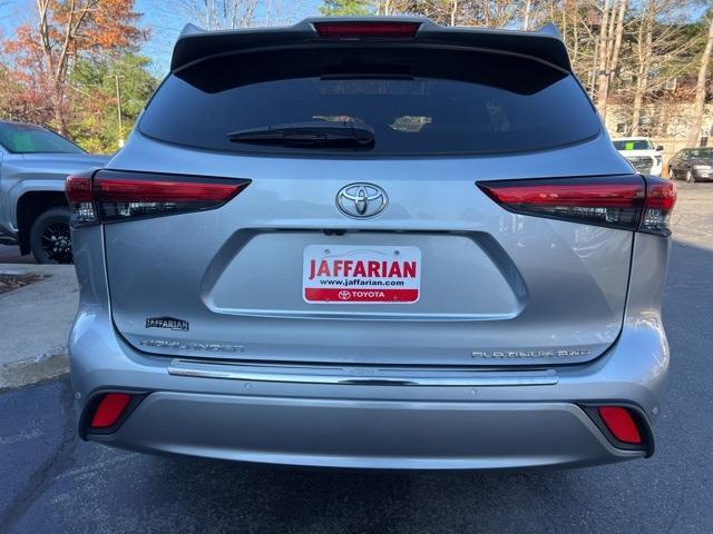2022 toyota highlander platinum