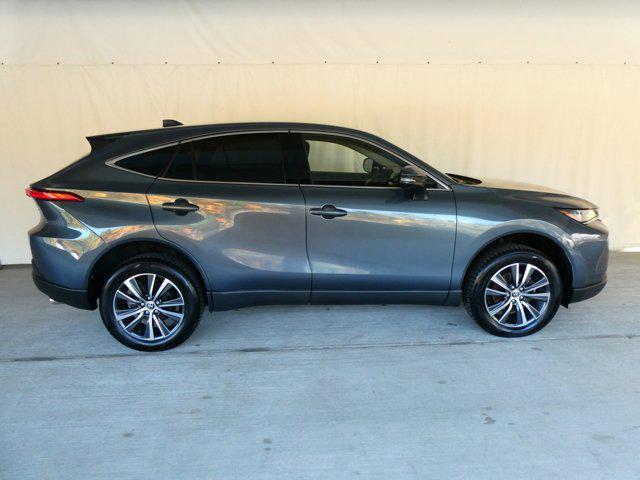 2022 toyota venza le