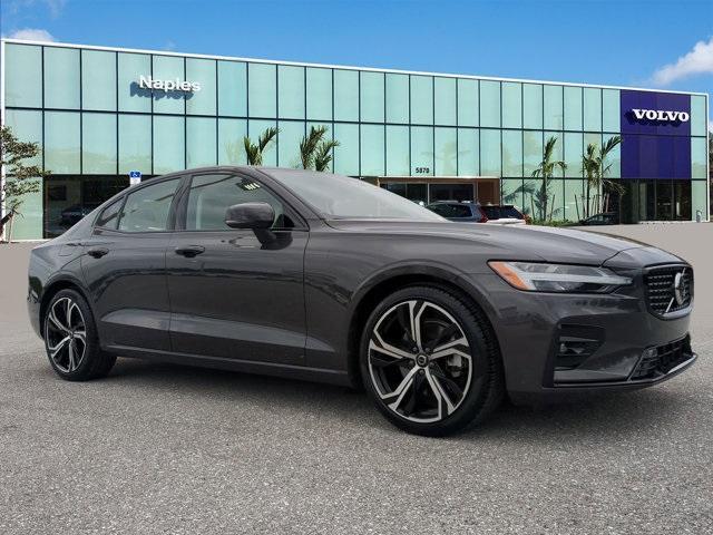 2024 volvo s60 b5 plus dark theme