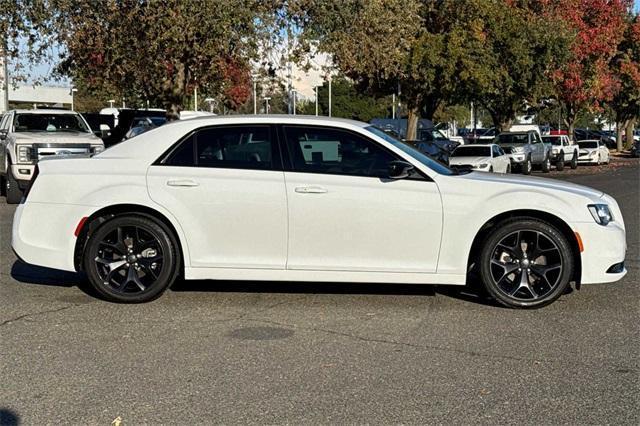 2023 chrysler 300 touring