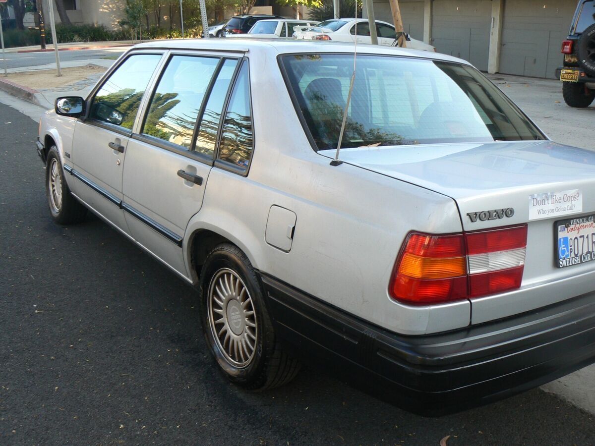 1994 volvo 940, damaged, runs/shifts like new! salvage tittle. tel: 310 403 2718