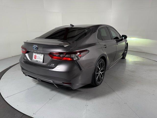 2022 toyota camry hybrid se