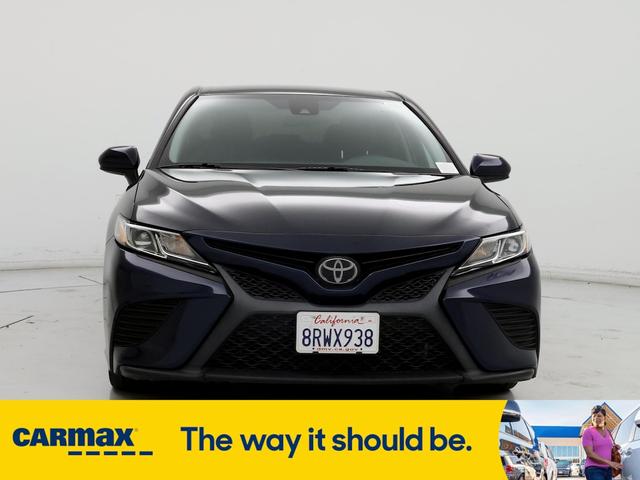 2020 toyota camry se