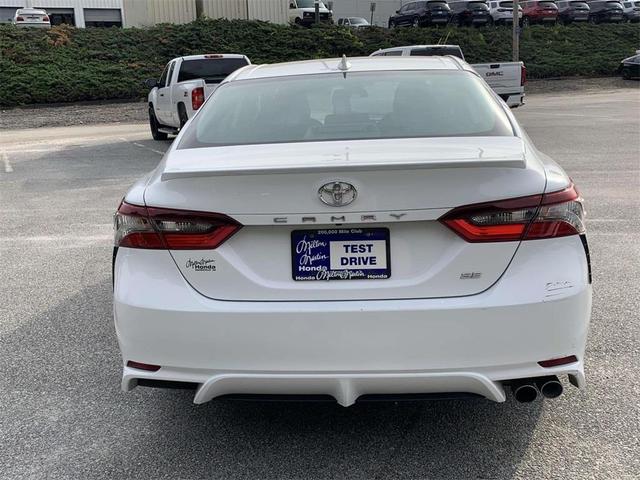 2022 toyota camry se