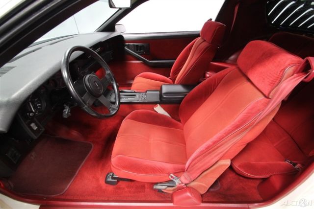 1985 iroc-z 5l v8 16v automatic rwd