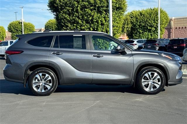 2023 toyota highlander xle