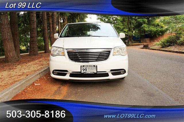 2012 chrysler town & country touring