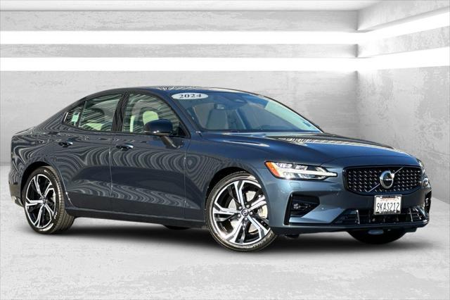 2024 volvo s60 b5 core dark theme