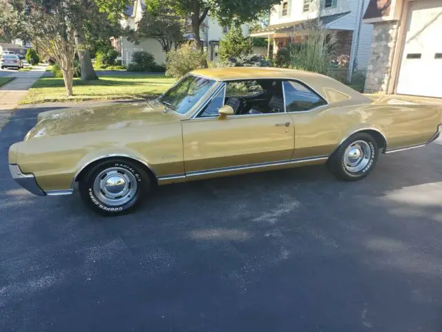 1967 oldsmobile cutlass supreme - hurst gold