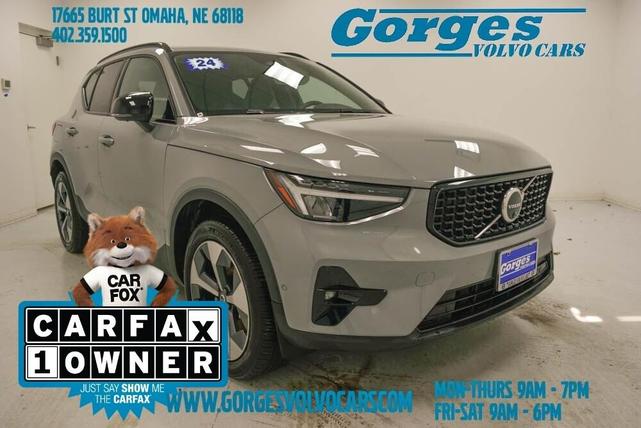 2024 volvo xc40 b5 plus dark theme
