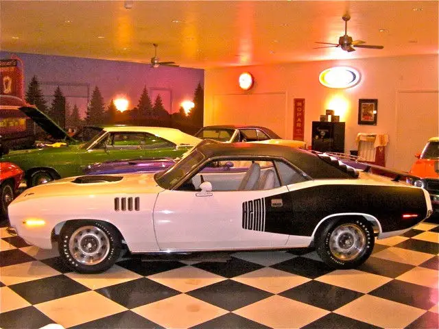 real 1971 hemi cuda , 1 of 1,, lots of nos parts,, build sheet,, cuda converts