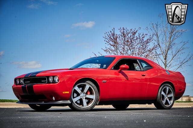 2011 dodge challenger srt8