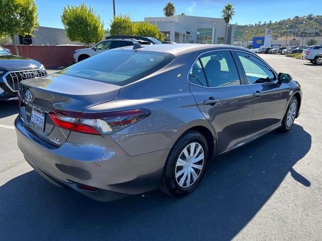 2022 toyota camry hybrid le