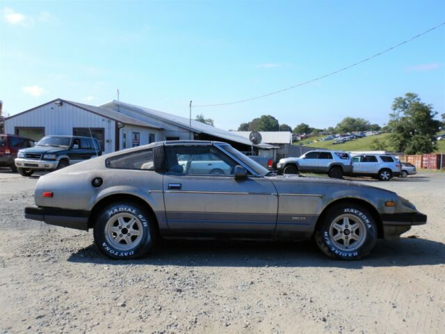 1983 datsun 280zx 2.7l rusty doesn't run parts or project car clear va title