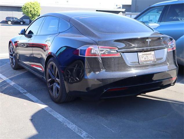 2022 tesla model s base
