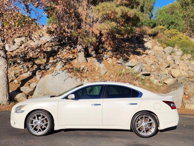 2010 nissan maxima sv
