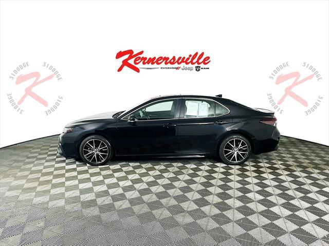 2022 toyota camry se