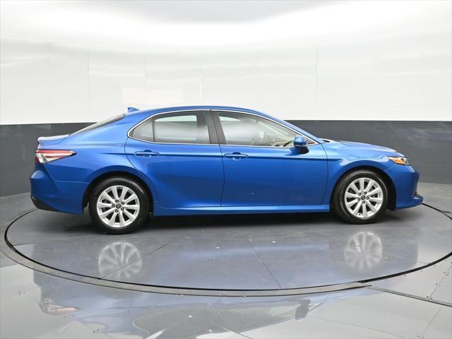 2020 toyota camry le