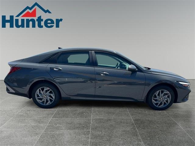 2024 hyundai elantra hev blue