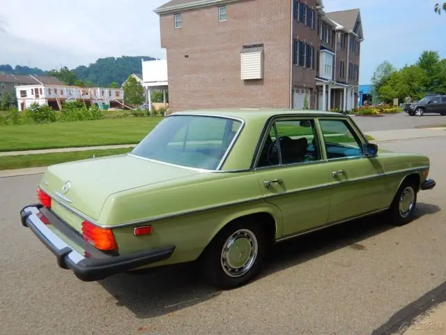 1975 mercedes benz 200 sedan one owner