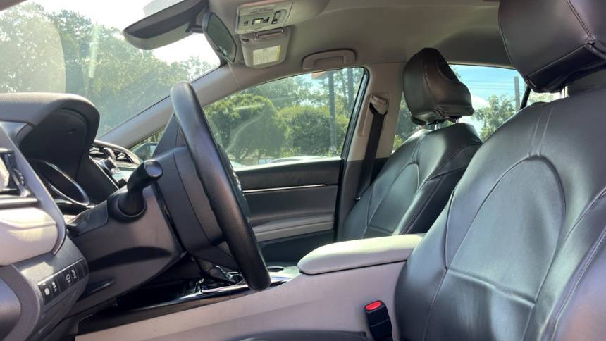 2019 toyota camry le