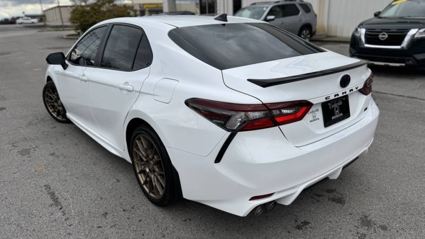 2024 toyota camry hybrid se