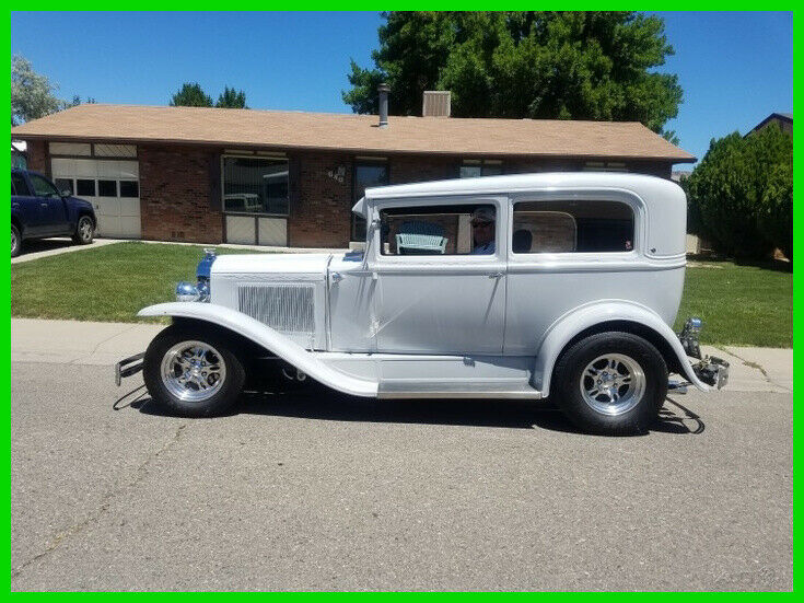 1930 pontiac sedan classic 307 ci v8 gas engine w/ 8,252 mi, 200r4 auto trans