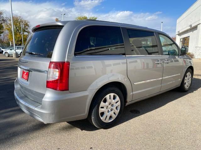 2013 chrysler town & country touring