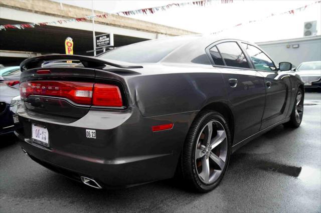 2014 dodge charger sxt