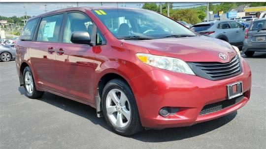 2011 toyota sienna base 7-passenger