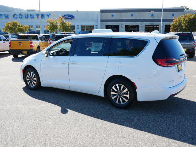 2022 chrysler pacifica hybrid touring l