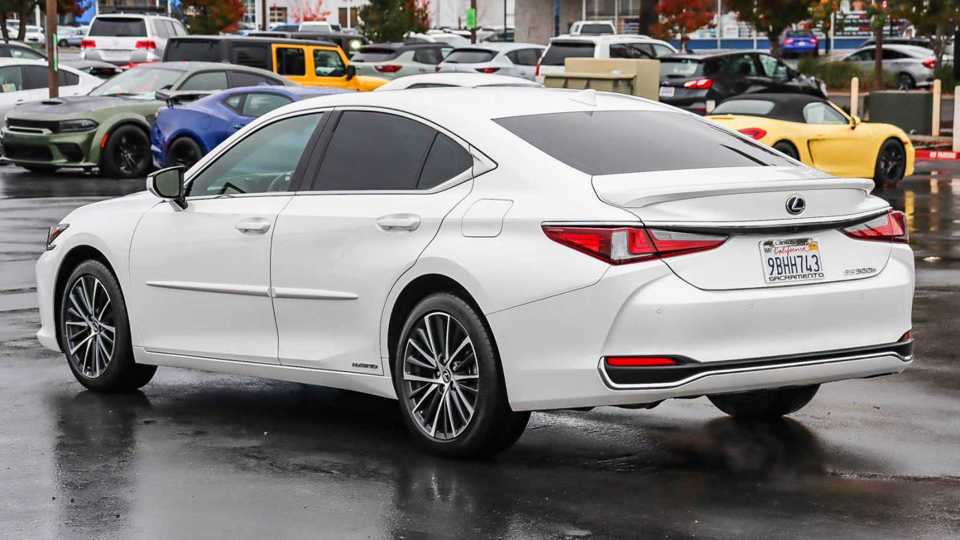 2022 lexus es 300h base